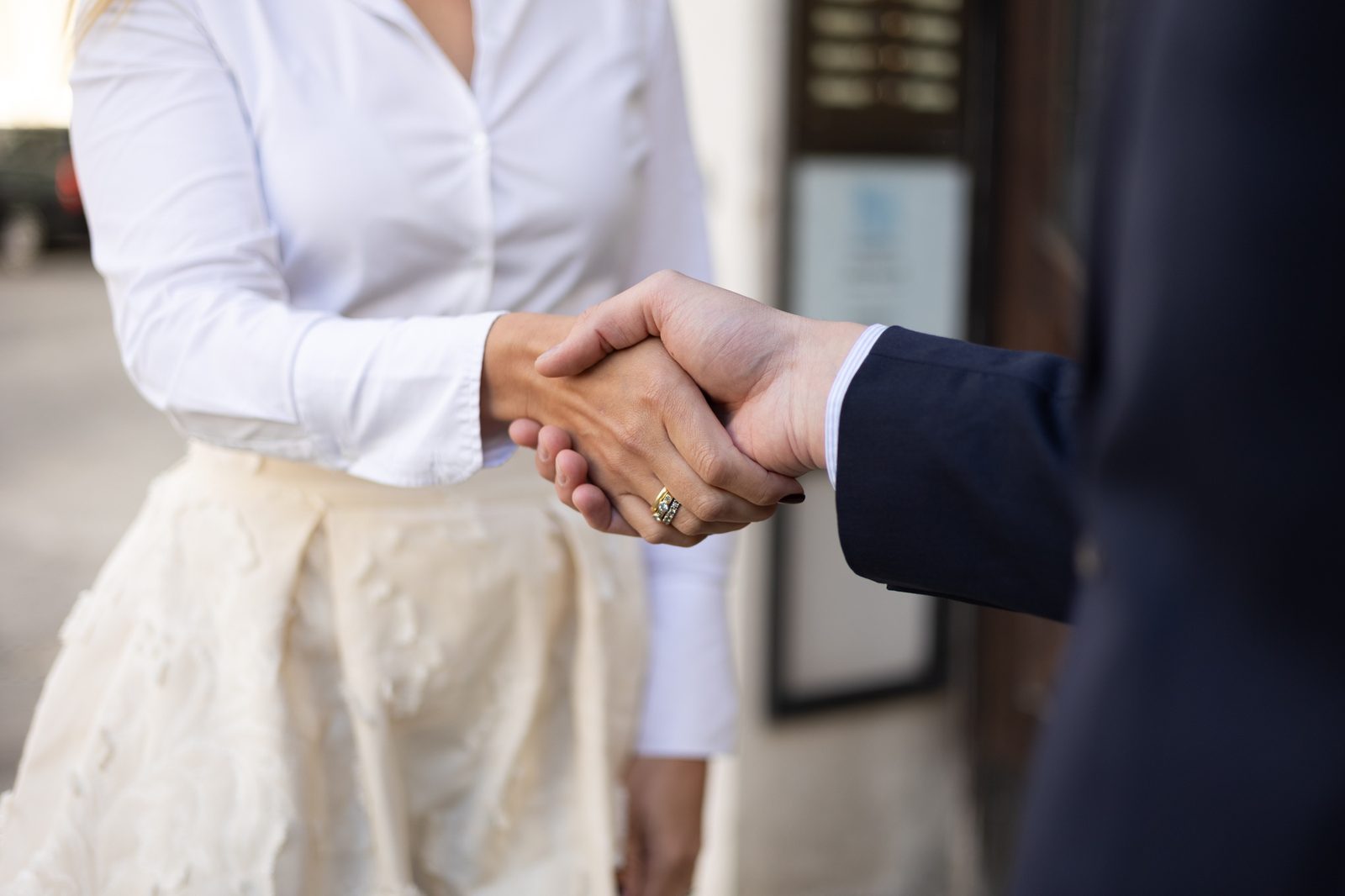 Handschlag – vertrauensvolle Zusammenarbeit mit Kuhn Immobilien