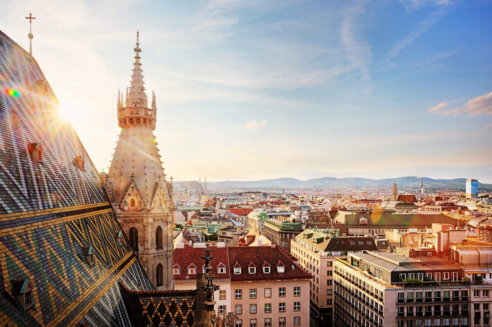 Blick über die Dächer von Wien mit dem Stephansdom